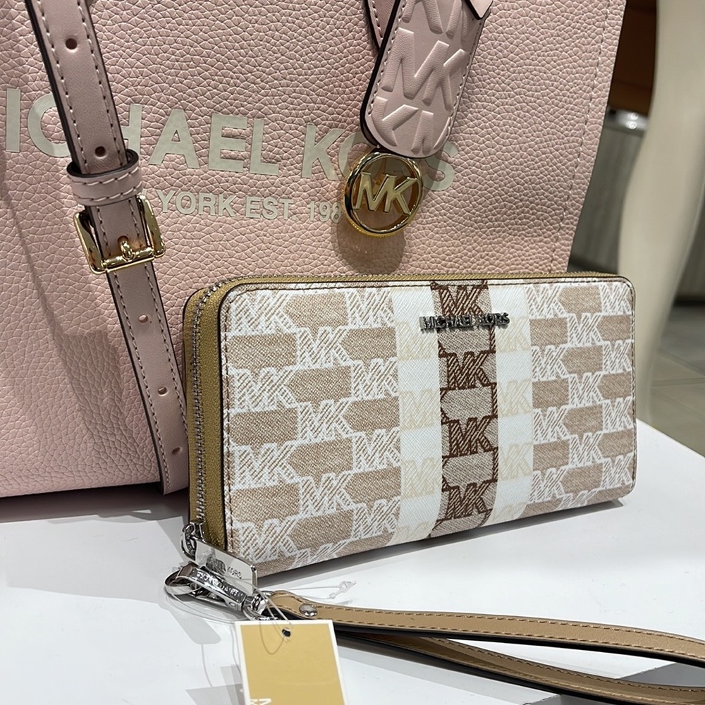 MICHAEL KORS Leather Continental Phone Holder Wristlet Wallet 
Camel 
NWT - Picture 2 of 16